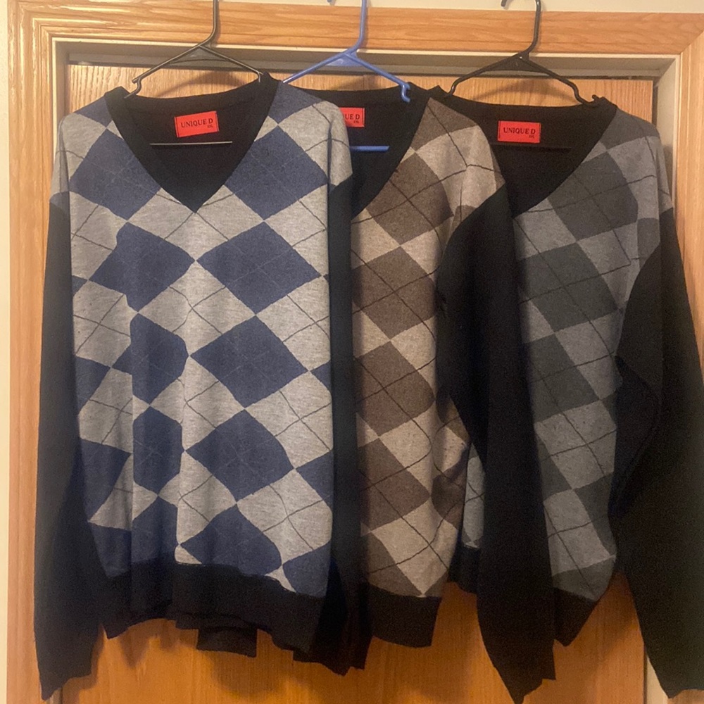 3 sweaters men Unique D Preowned size XXL V Neck